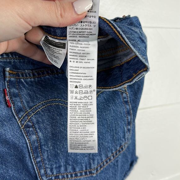 LEVI'S 501 Medium Wash Raw Hem Button Fly Denim Jean Distressed Shorts Size W31 - Picture 9 of 11